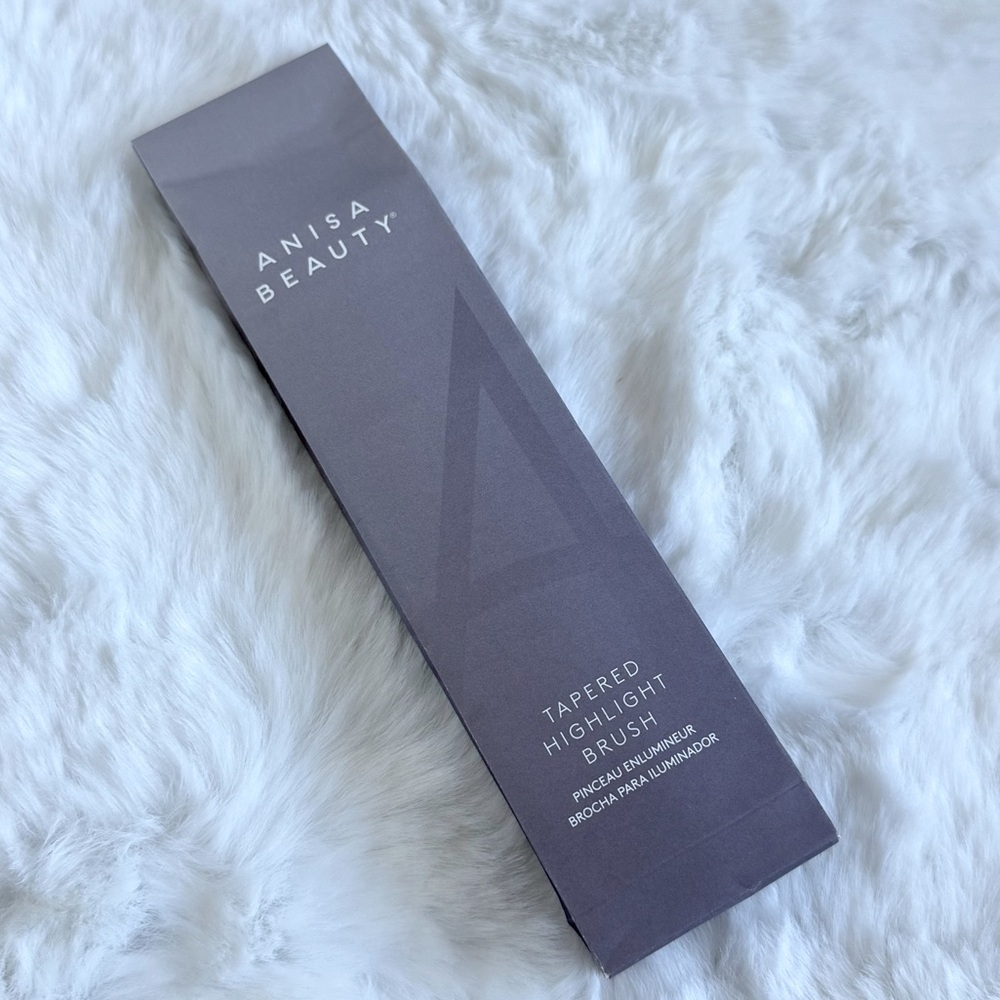 NIB Anisa Beauty Tapered Highlight Brush